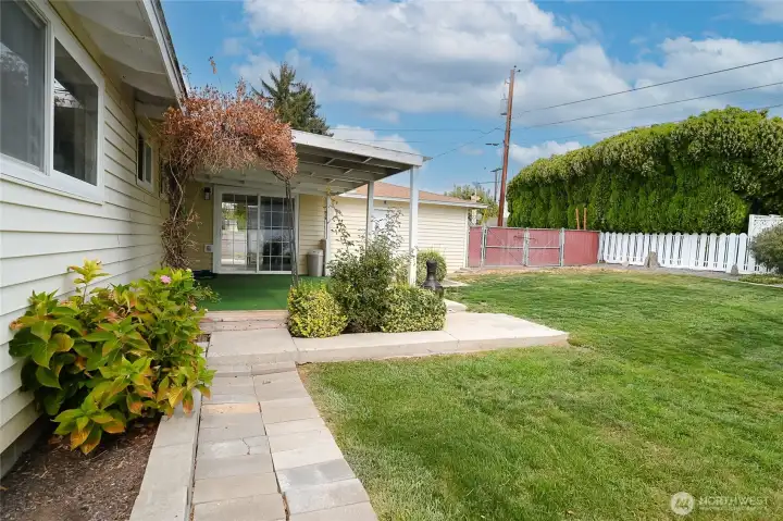 Gorgeous manicured back yard to enjoy year around