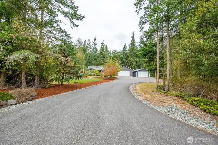 Enjoy this sweeping paved driveway, in a quiet, serene setting. Rural yet close to all the amenities of Oak Harbor. Dead end street.