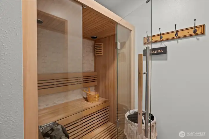 Luxurious new sauna in the remodeled primary en-suite!