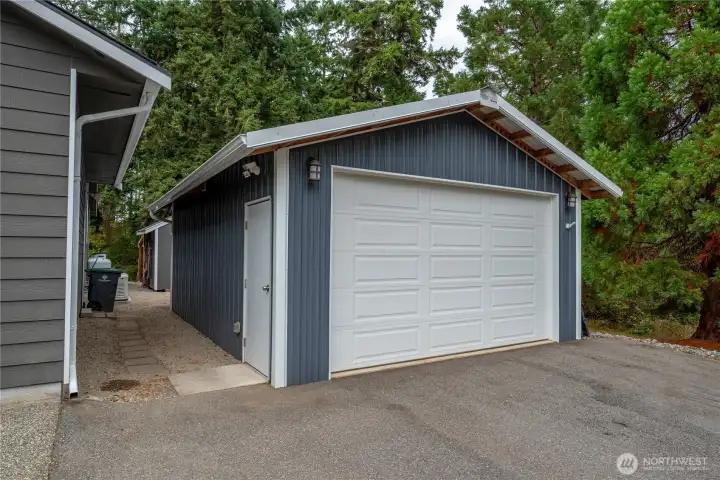 An amazing new dream shop! Including external lighting, enjoy this fully powered 18'x24' shop with garage door. Garden shed located directly behind which includes a covered area. Come and see this amazing home!