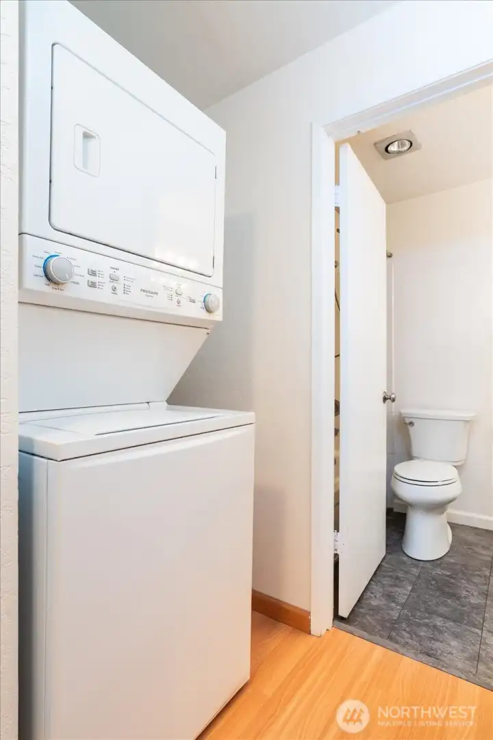 Washer and dryer conveys.
