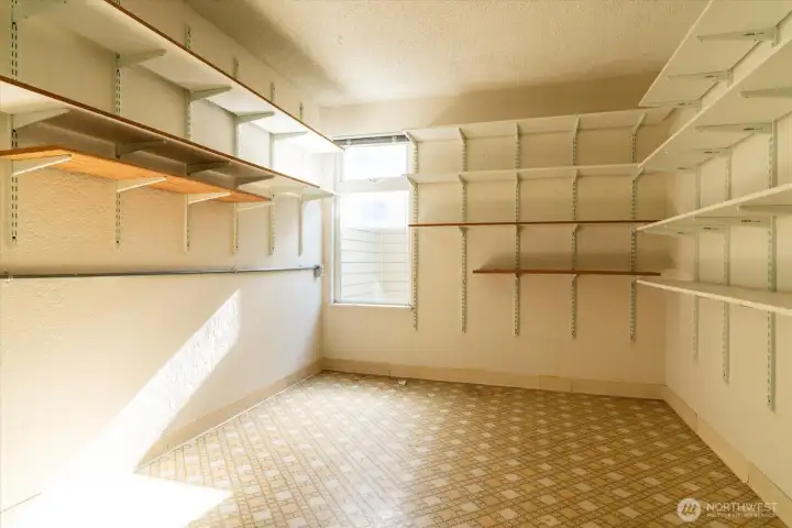 Home office? Buyer to verify possible uses.