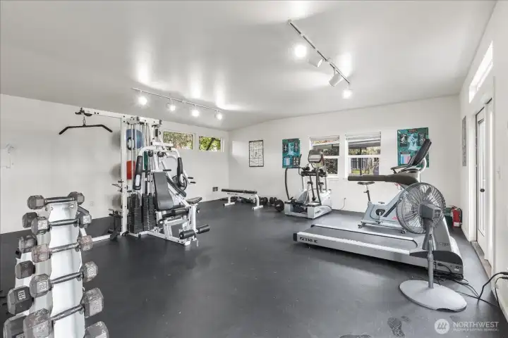 Gyn in the Cabana with 1/2 bath & Kitchenette