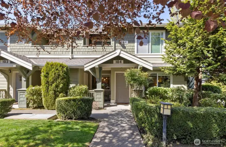 Welcome to this wonderfully maintained ground floor end unit in The Outlook!!