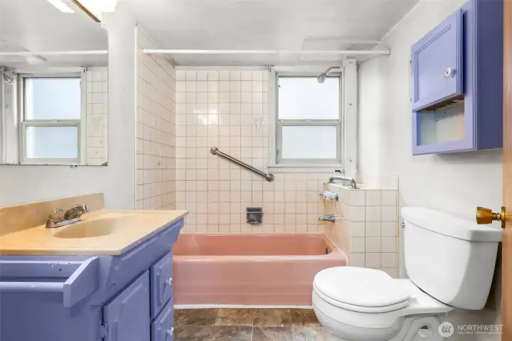 Main unit bathroom