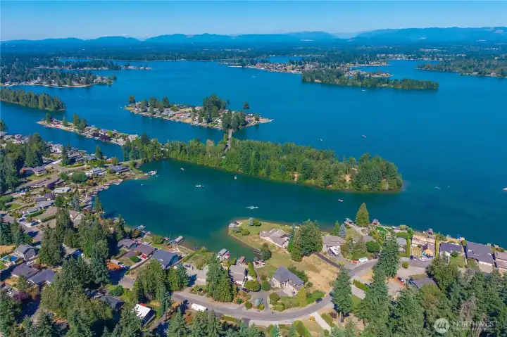 Explore all that Lake Tapps has to offer.  Owning this property will allow you access to many amenities!  Parks, athletic courts, playgrounds and boat launch/access.