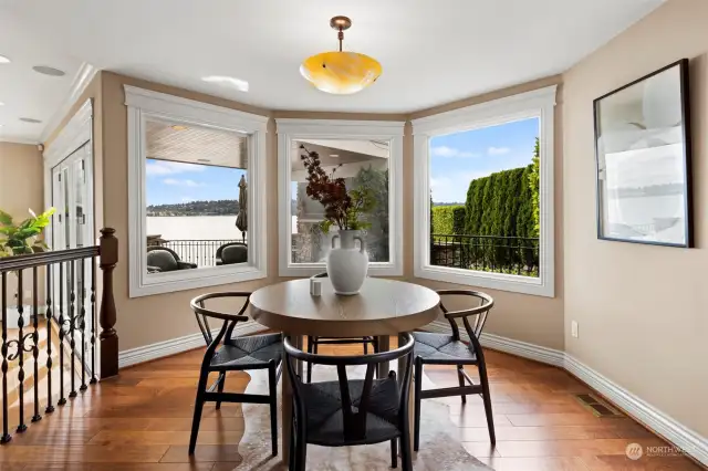 Additional seating off the kitchen & living room