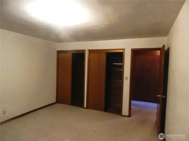 Double closets in main BR