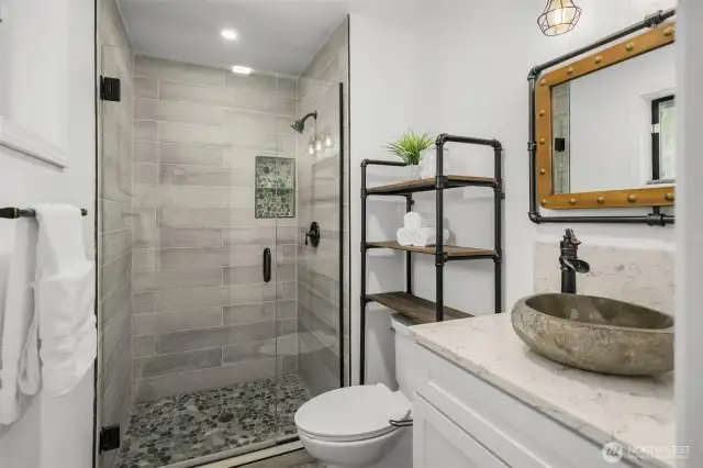 Upper level primary bath (3/4 bath)
