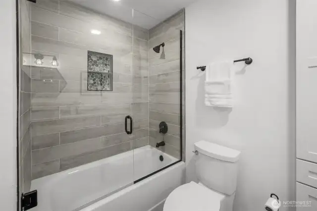 Upper level full bath