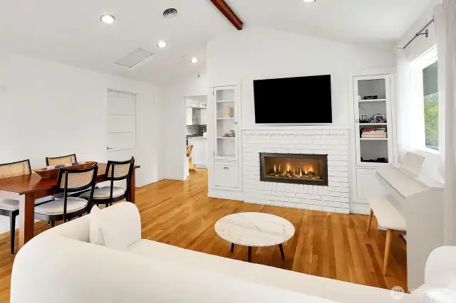 Dining room adjoins family room makes entertaining enjoyable