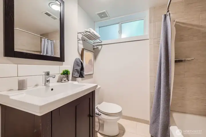 Hall bathroom has a tub