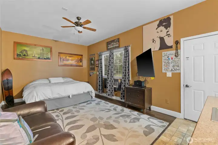 Bonus room in Garage