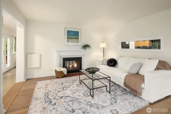 Enjoy incredible natural light throughout the home. Convenient circular floor plan flows from the living to dining space, great for entertaining!