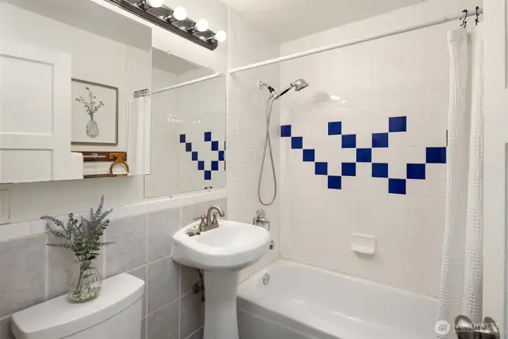 Main level full bath