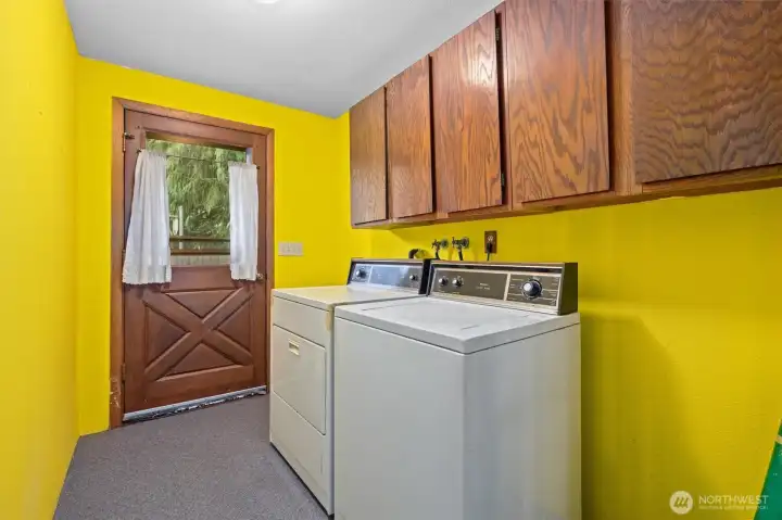 Mudroom connects to side deck