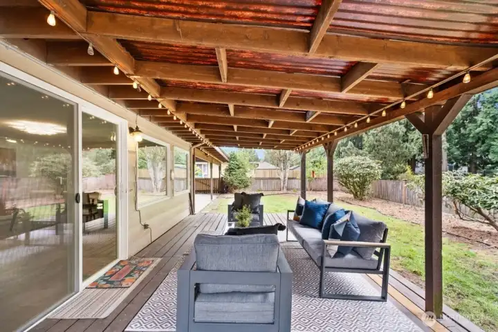 Covered outdoor living area and fenced yard