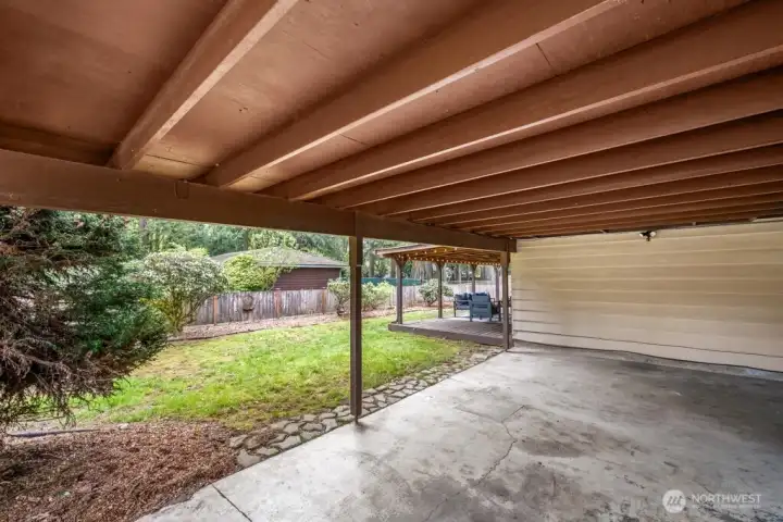 Additional 2-car tandem carport, RV/Boat parking or additional covered outdoor area