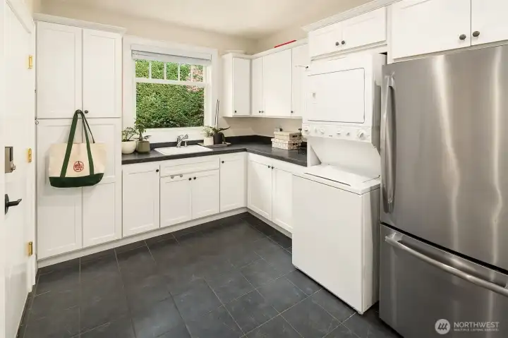 2nd laundry area in the mud room.