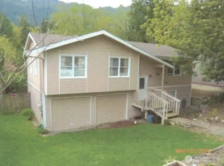 FRONT OF HOUSE