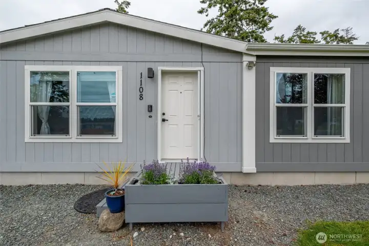 No need to worry about deferred maintenance, this single owner home has been well cared for from the start.