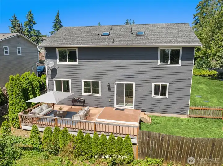 Spacious Trex Deck - Perfect for Summer Tme Fun