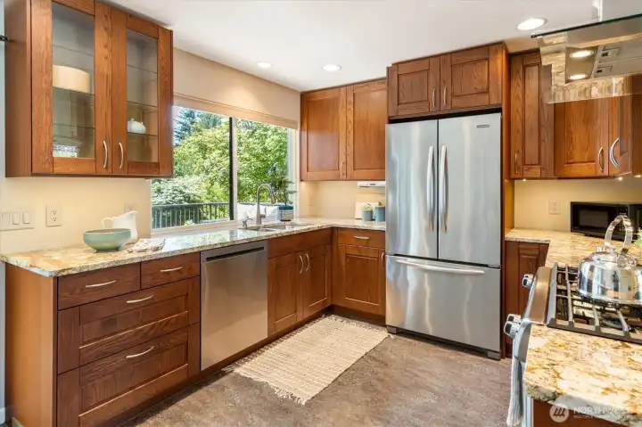 Another angle of the kitchen with great natural light and a view to the deck and backyard. Another angle of the kitchen with great natural light and a view to the deck and backyard.