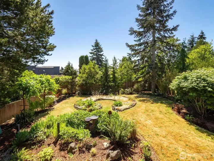 Two green thumbs up just aren’t enough for this backyard that is every gardener’s dream come true. Two green thumbs up just aren’t enough for this backyard that is every gardener’s dream come true.