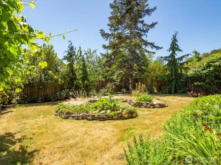 The backyard is fully fenced and the lot size is 7,453 Sq. Ft. The backyard is fully fenced and the lot size is 7,453 Sq. Ft.