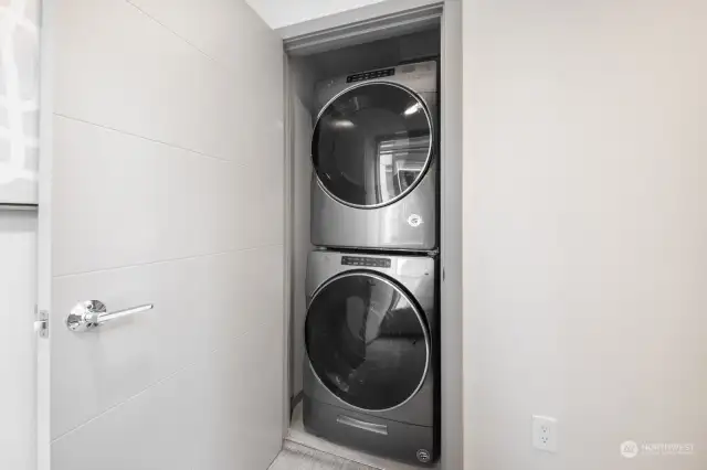 Full-size washer and dryer on the 2nd level.