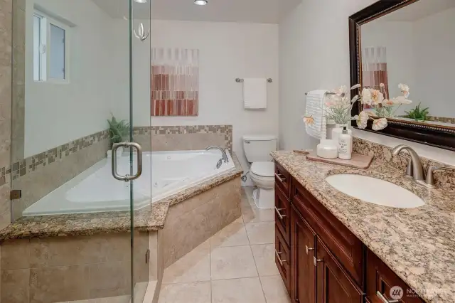Major remodeled in 2014:Luxurious five-piece bathroom featuring a Jacuzzi tub and a generous walk-in closet.