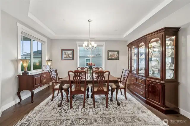 Formal dining room or flex space