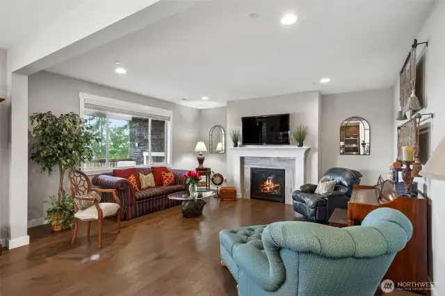 Great room w/ gas fireplace