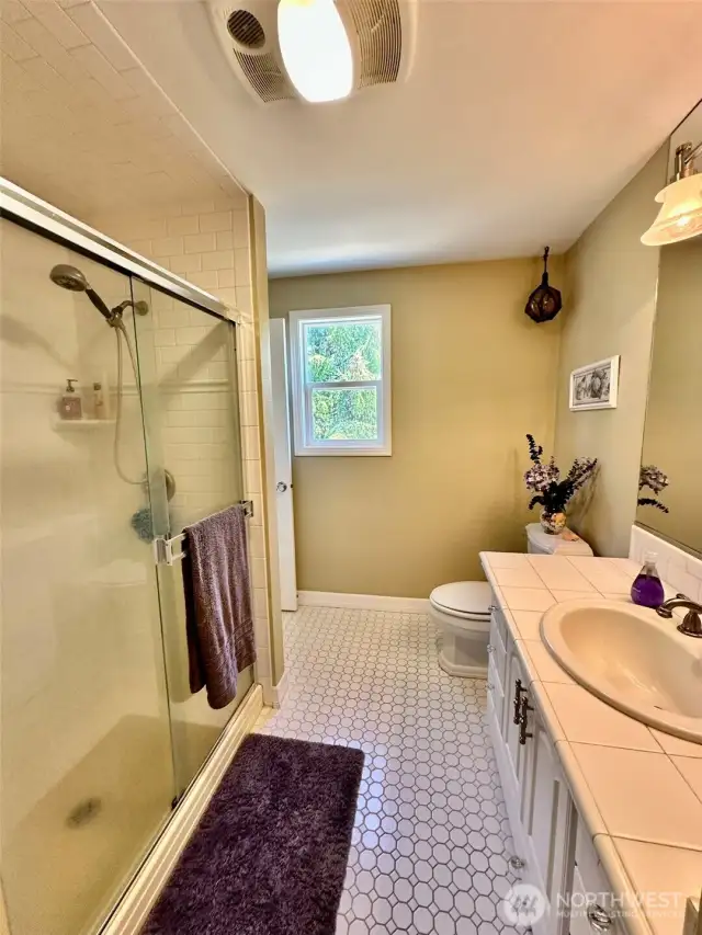 Primary Bath with guest access
