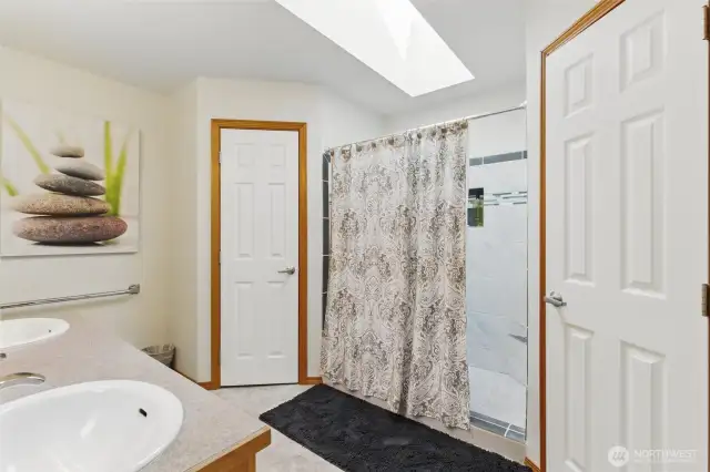 Primary shower