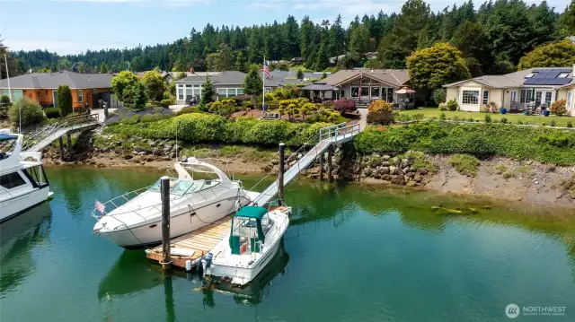 Waterfront dream with shared dock!