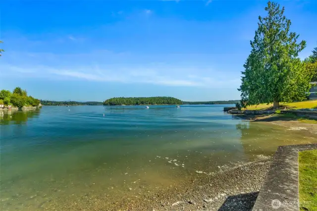 There is great beach here. Photos taken at about a ten foot tide. Views north to Hope Island across Squaxin Passage