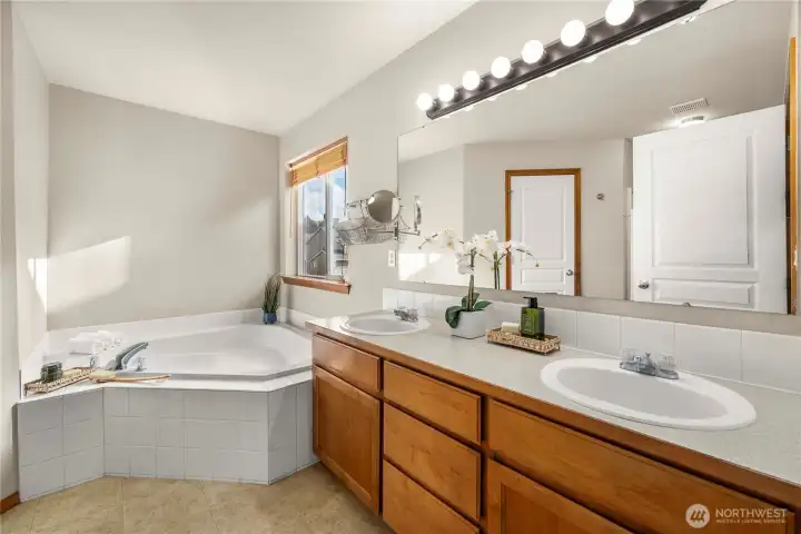 Double sinks, soaking tub & separate shower