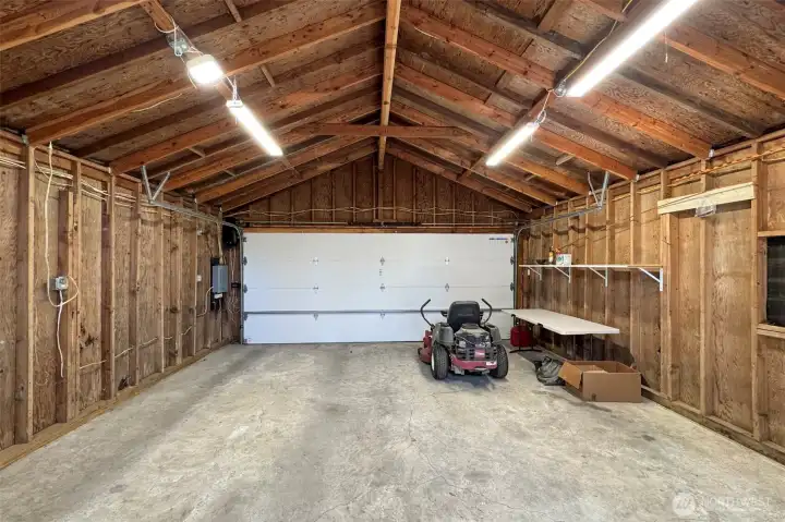 Detached garage