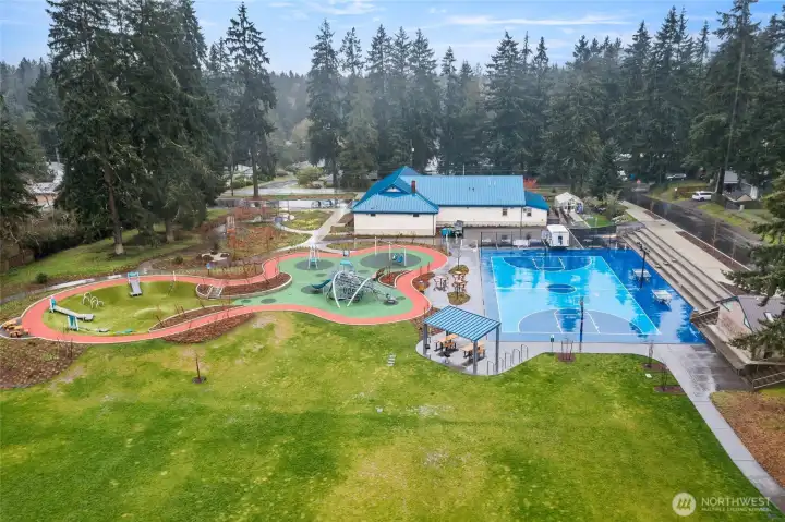 Neighborhood park within walking distance