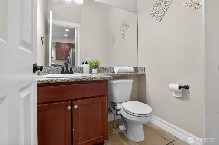 Half bathroom (1st floor)