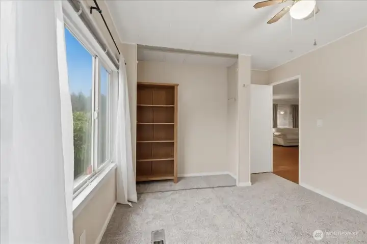 2nd bedroom with new carpet