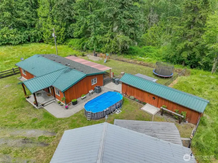 Extra storage building and the pool stays!