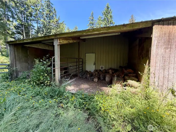 2 stalls behind the shop