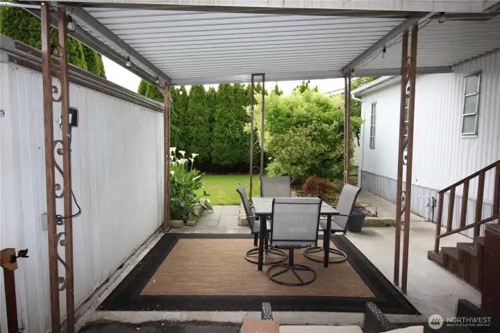 Covered patio area - great for entertaining