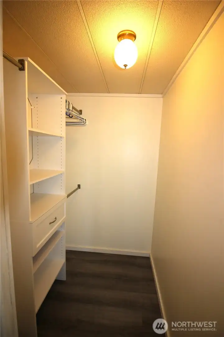 Walk in closet primary/Master bedroom