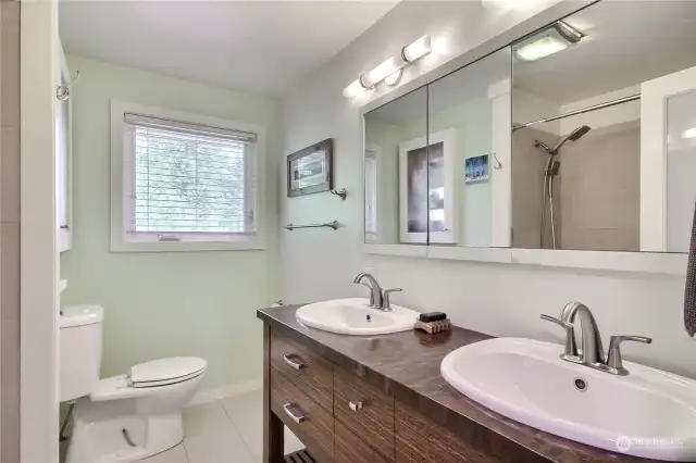 Primary ensuite bath, uncommon for mid-century modern homes.