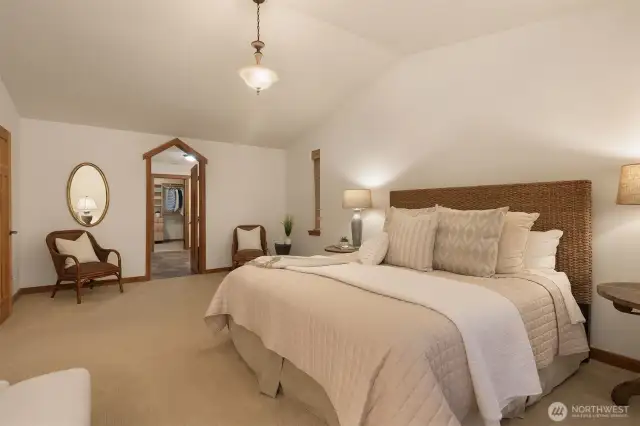 Primary Suite- Vaulted ceilings