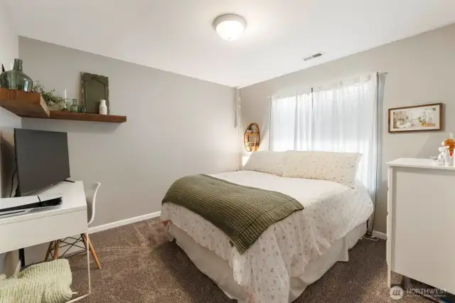 One of 4 Guest bedrooms