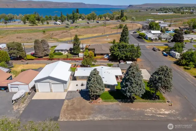 Wonderful property close to Banks Lake and the city park and boat launch!